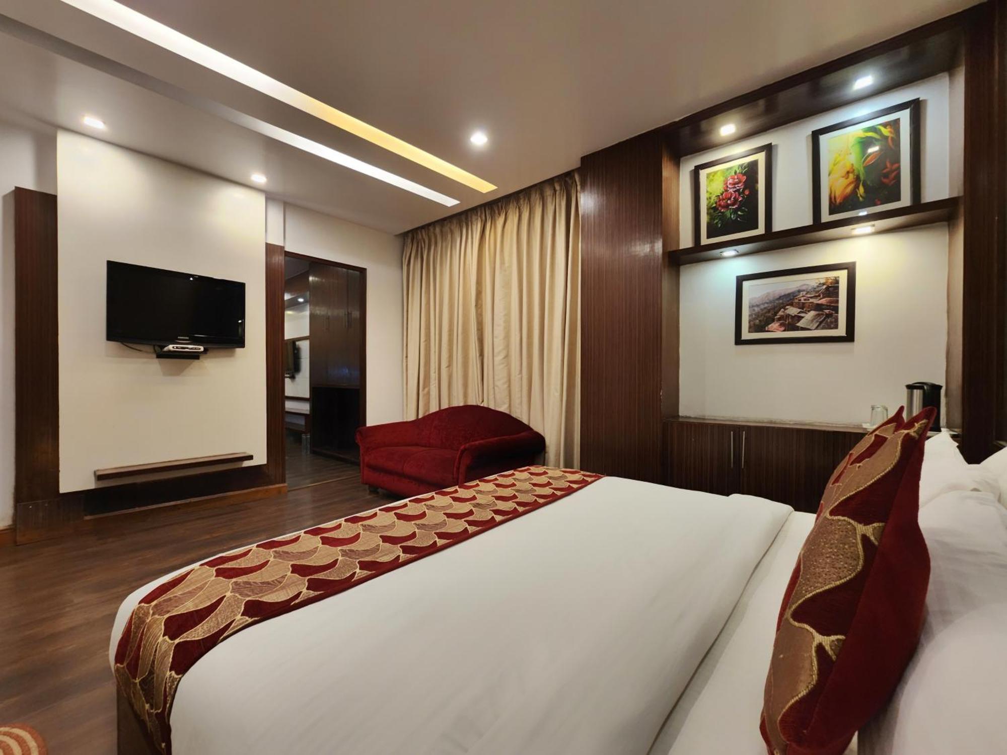 Hotel Surya Shimla Buitenkant foto