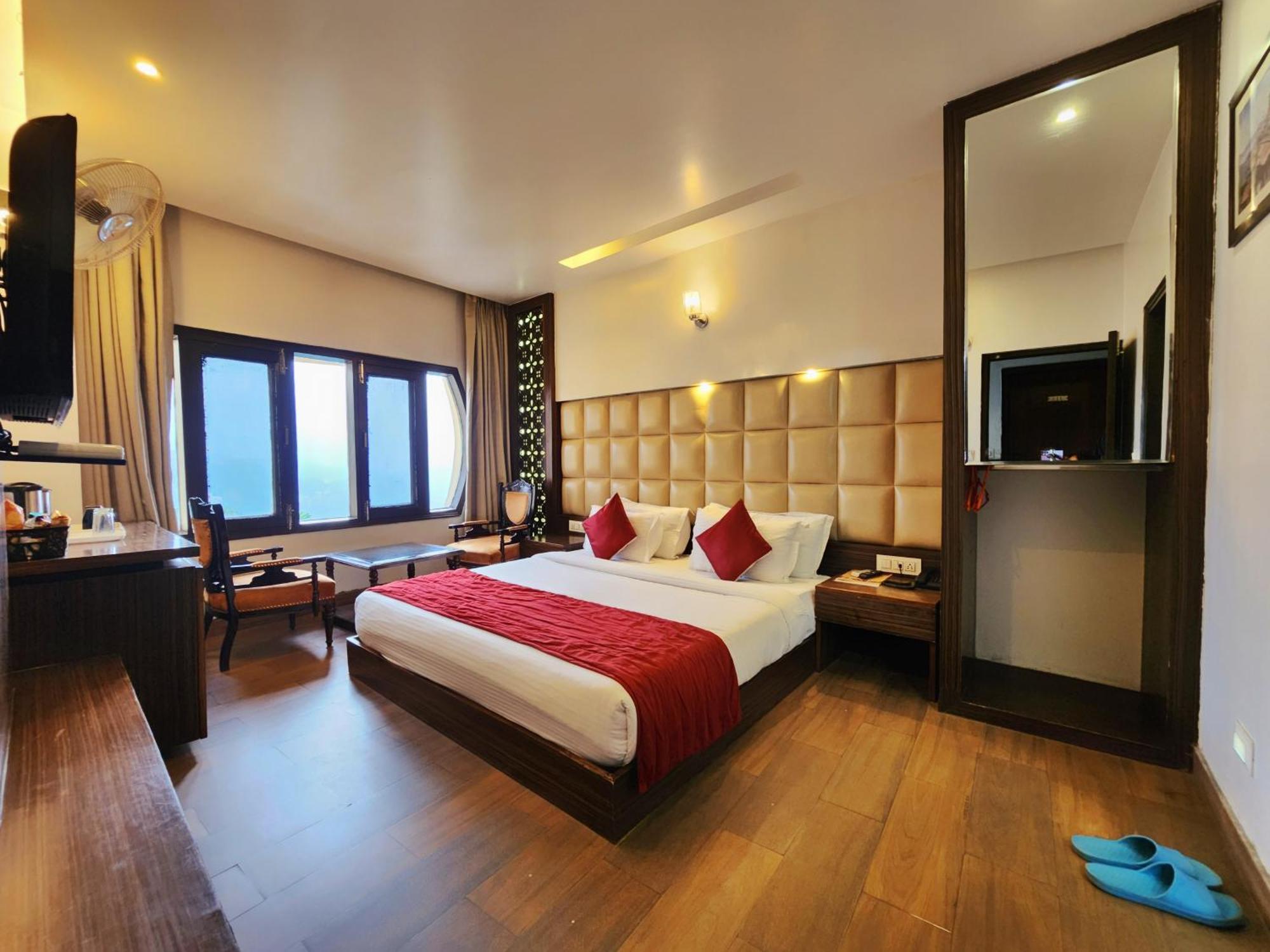 Hotel Surya Shimla Buitenkant foto