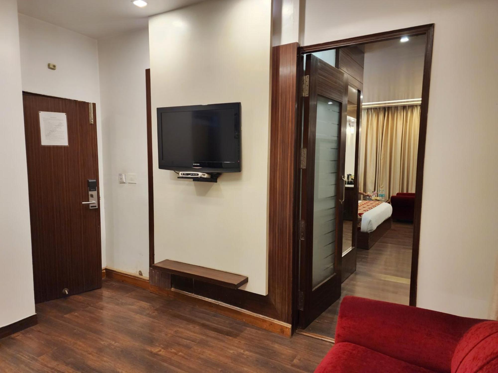 Hotel Surya Shimla Buitenkant foto