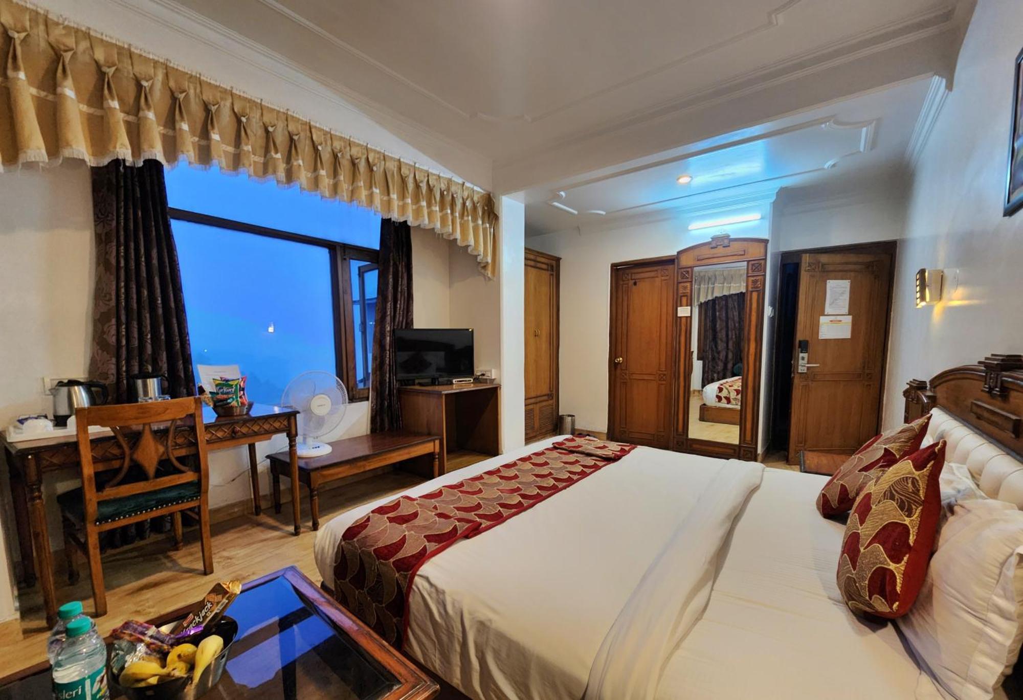 Hotel Surya Shimla Buitenkant foto