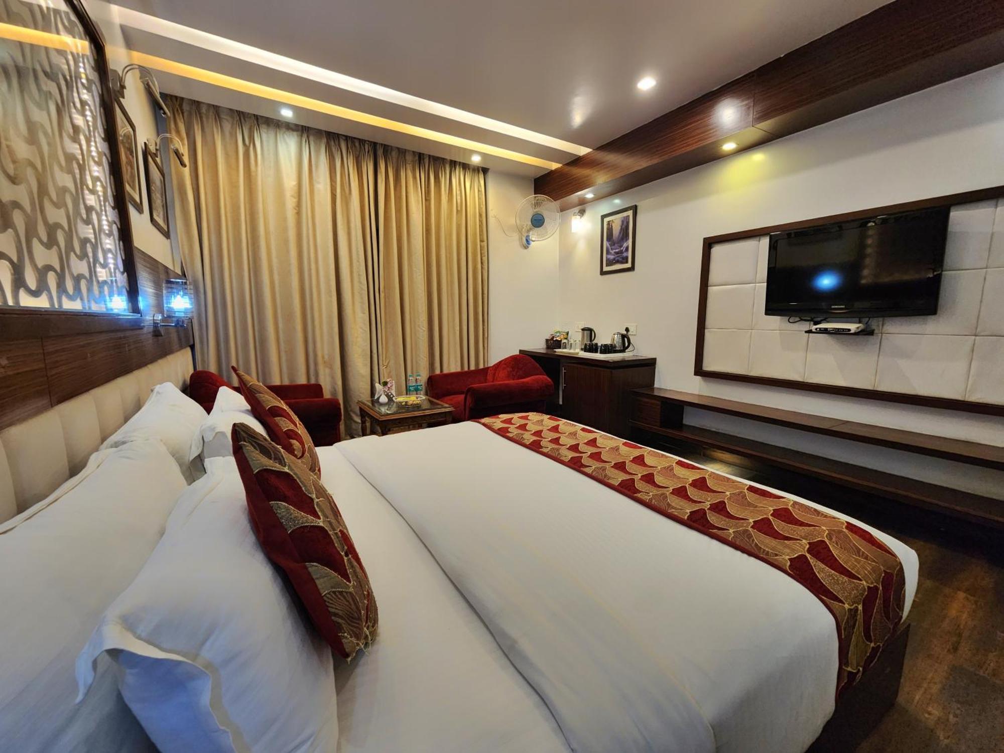 Hotel Surya Shimla Buitenkant foto