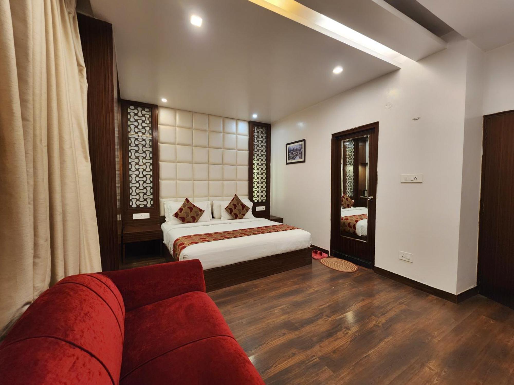 Hotel Surya Shimla Buitenkant foto