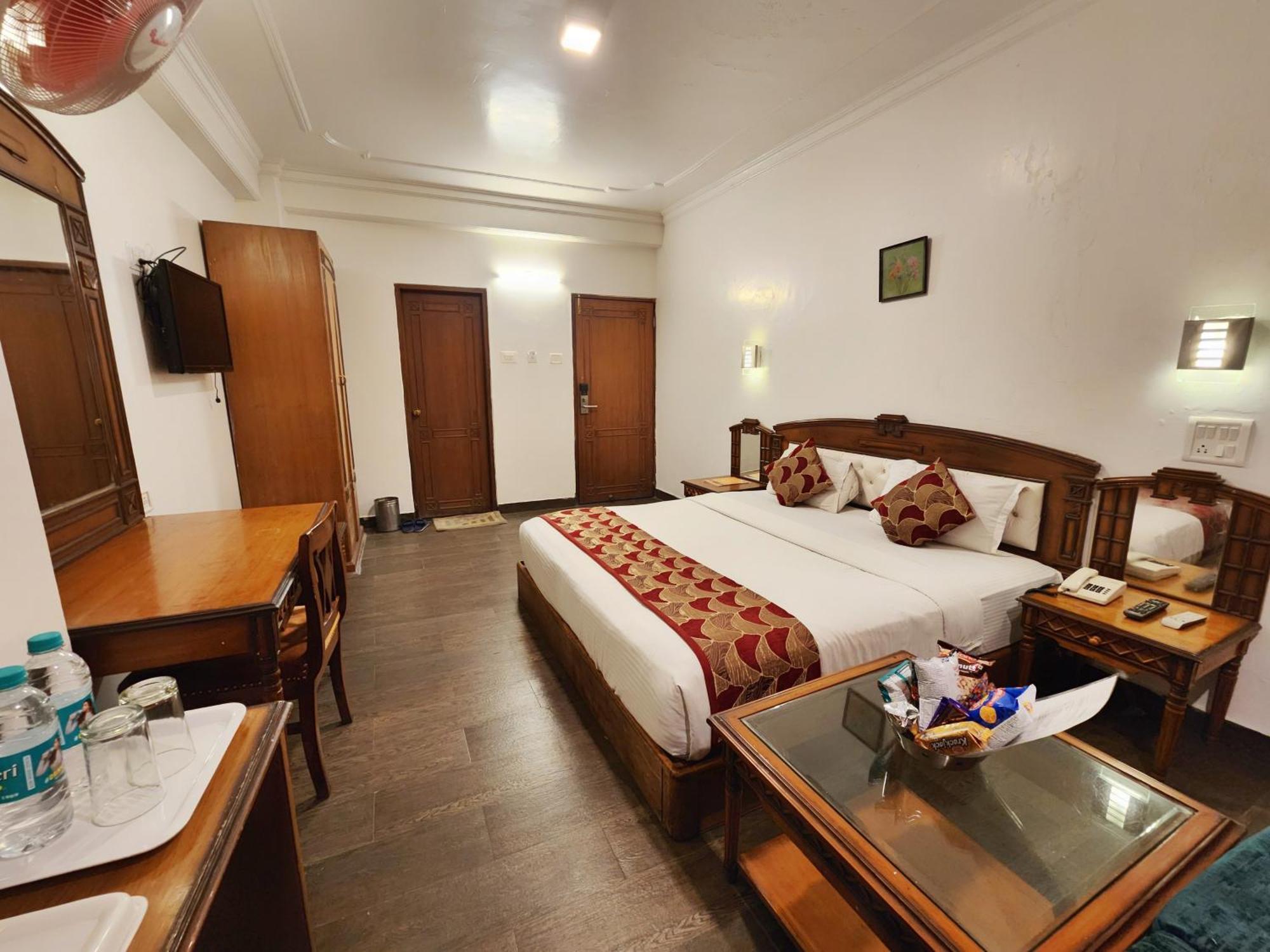 Hotel Surya Shimla Buitenkant foto