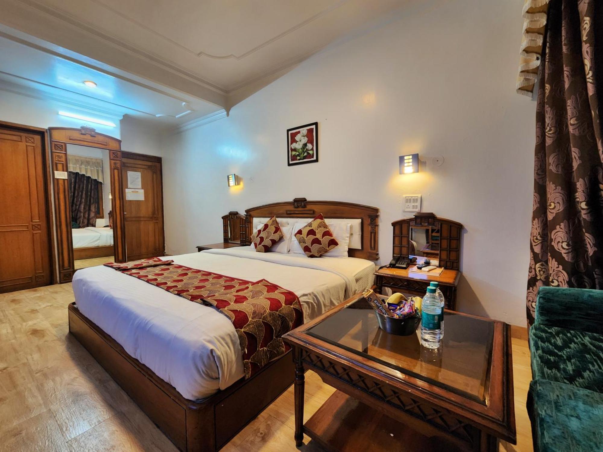Hotel Surya Shimla Buitenkant foto