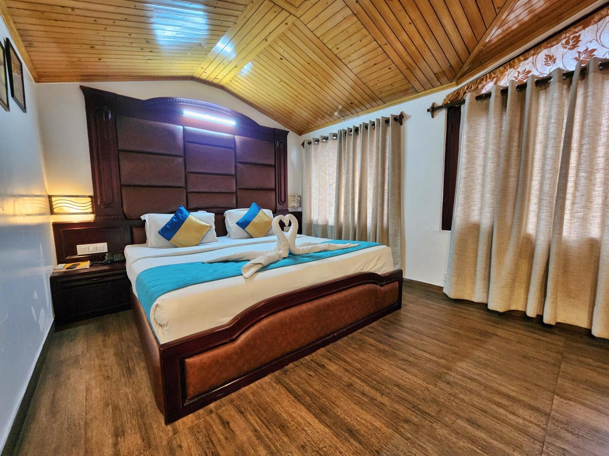 Hotel Surya Shimla Buitenkant foto
