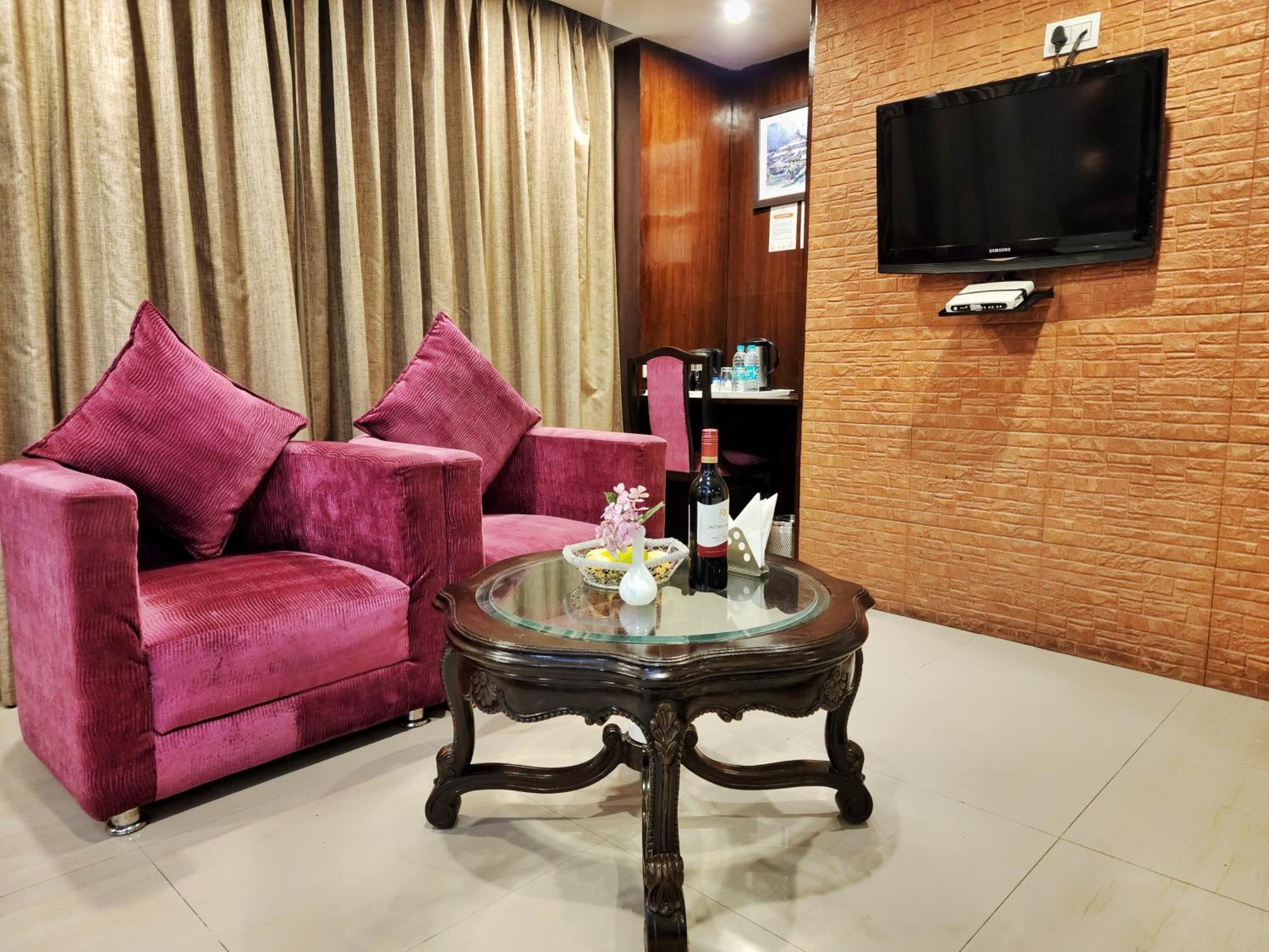 Hotel Surya Shimla Buitenkant foto