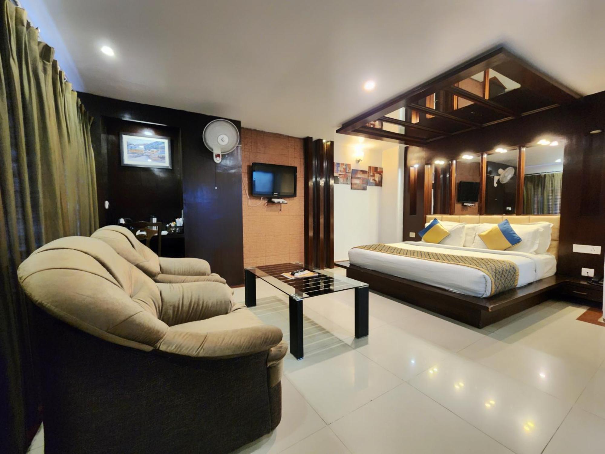 Hotel Surya Shimla Buitenkant foto