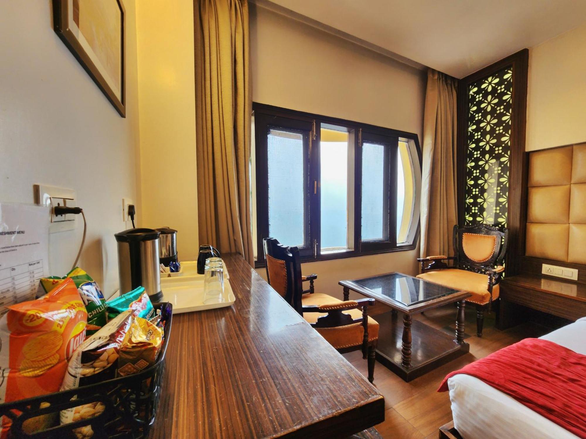 Hotel Surya Shimla Buitenkant foto