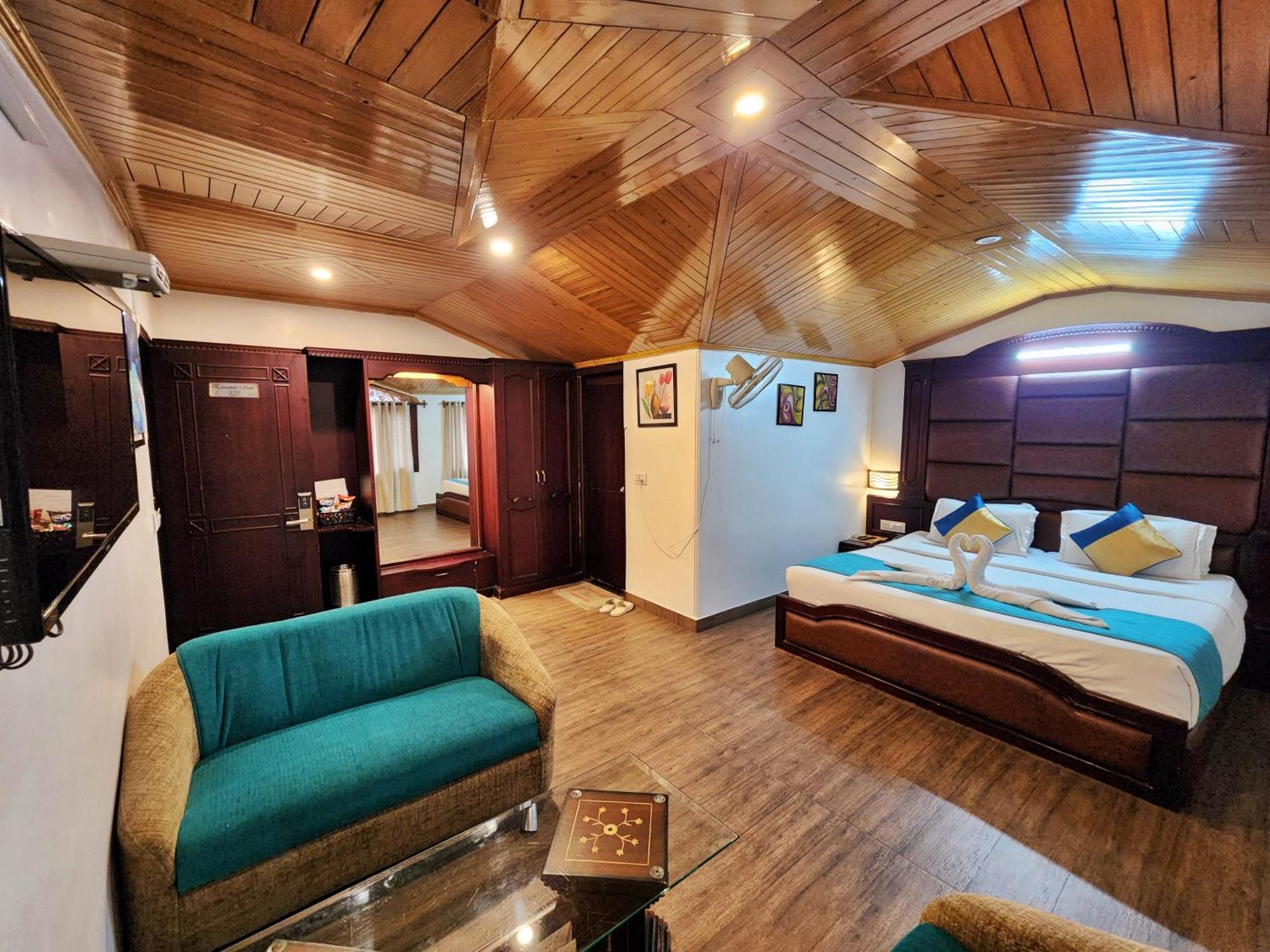 Hotel Surya Shimla Buitenkant foto