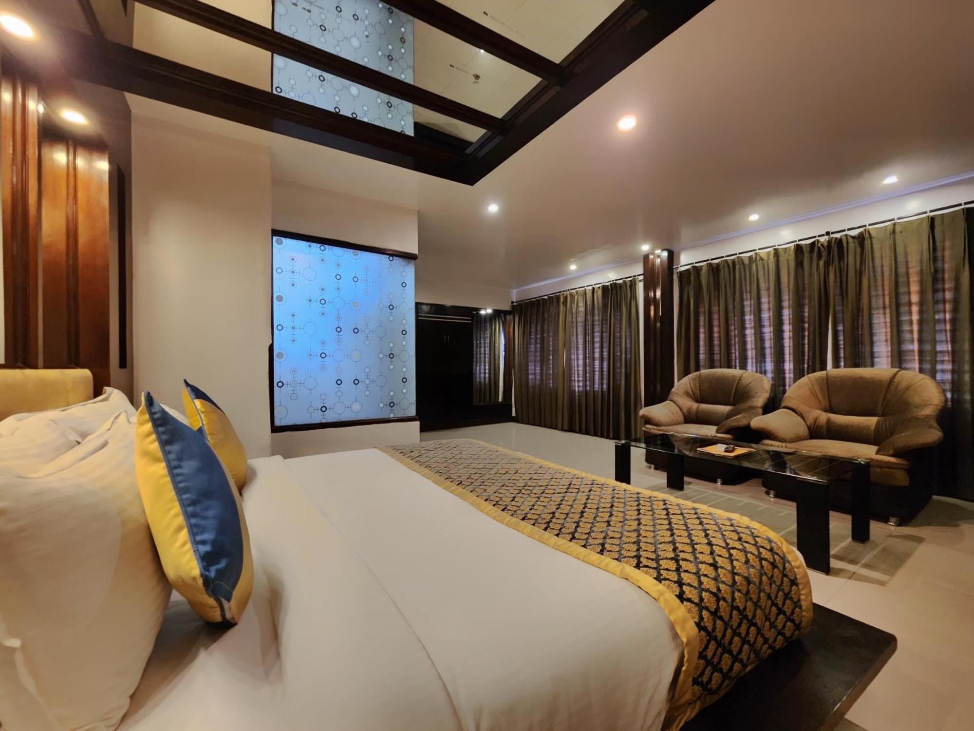 Hotel Surya Shimla Buitenkant foto