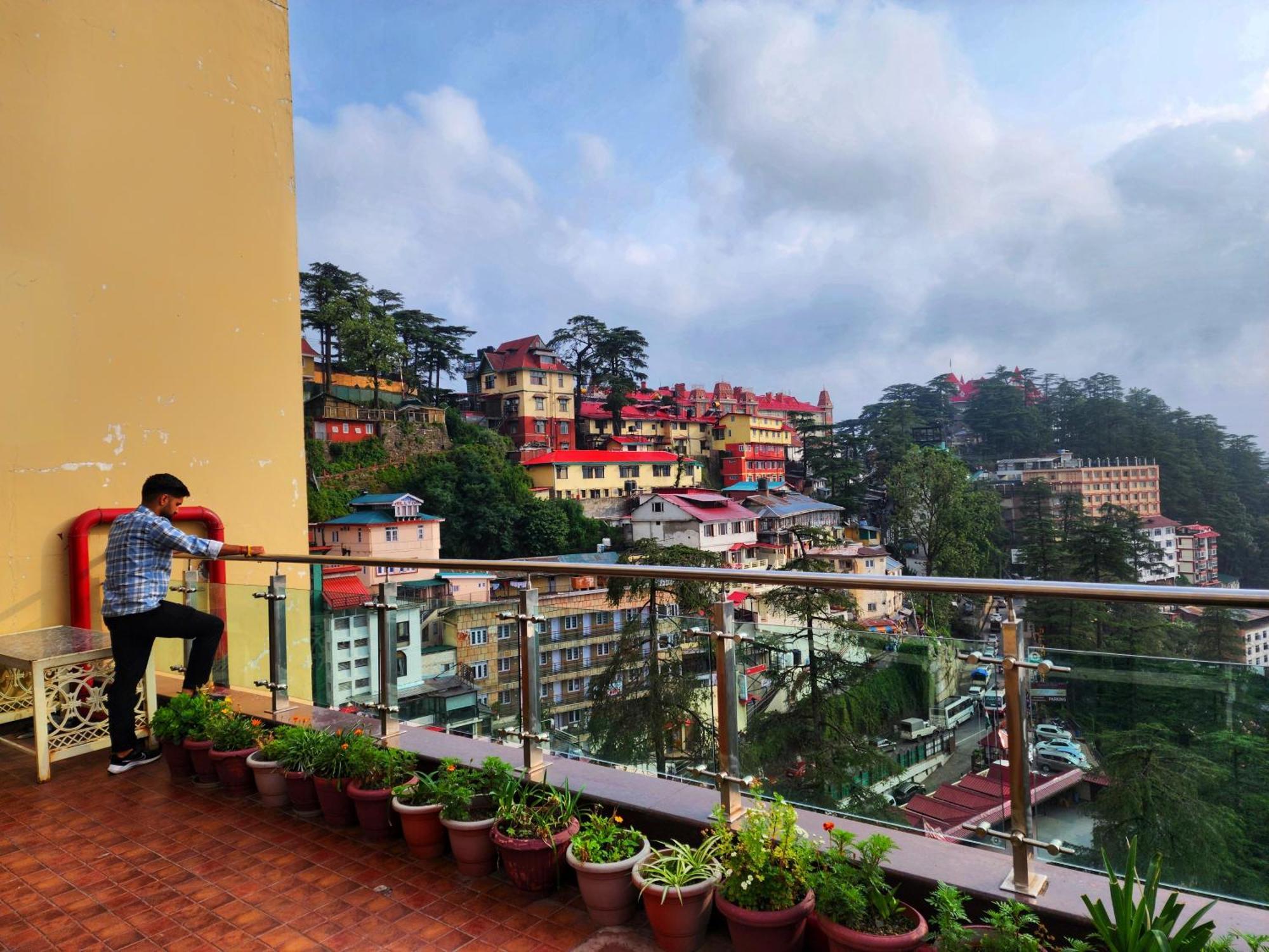 Hotel Surya Shimla Buitenkant foto