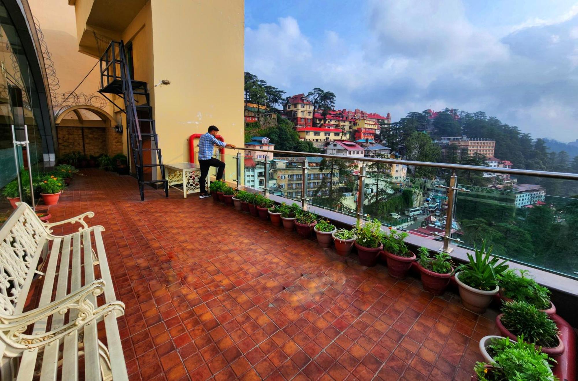 Hotel Surya Shimla Buitenkant foto