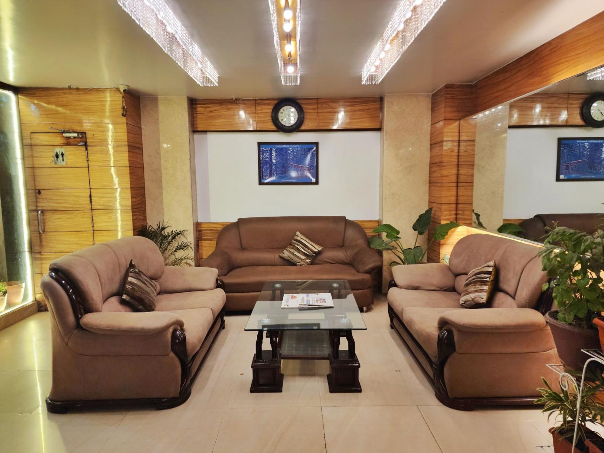 Hotel Surya Shimla Buitenkant foto